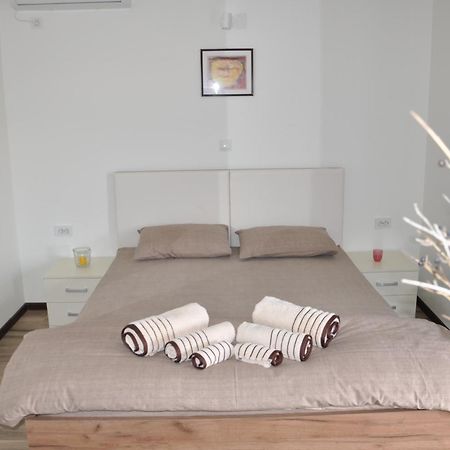 ולס Villa Lucija By Romantique מראה חיצוני תמונה
